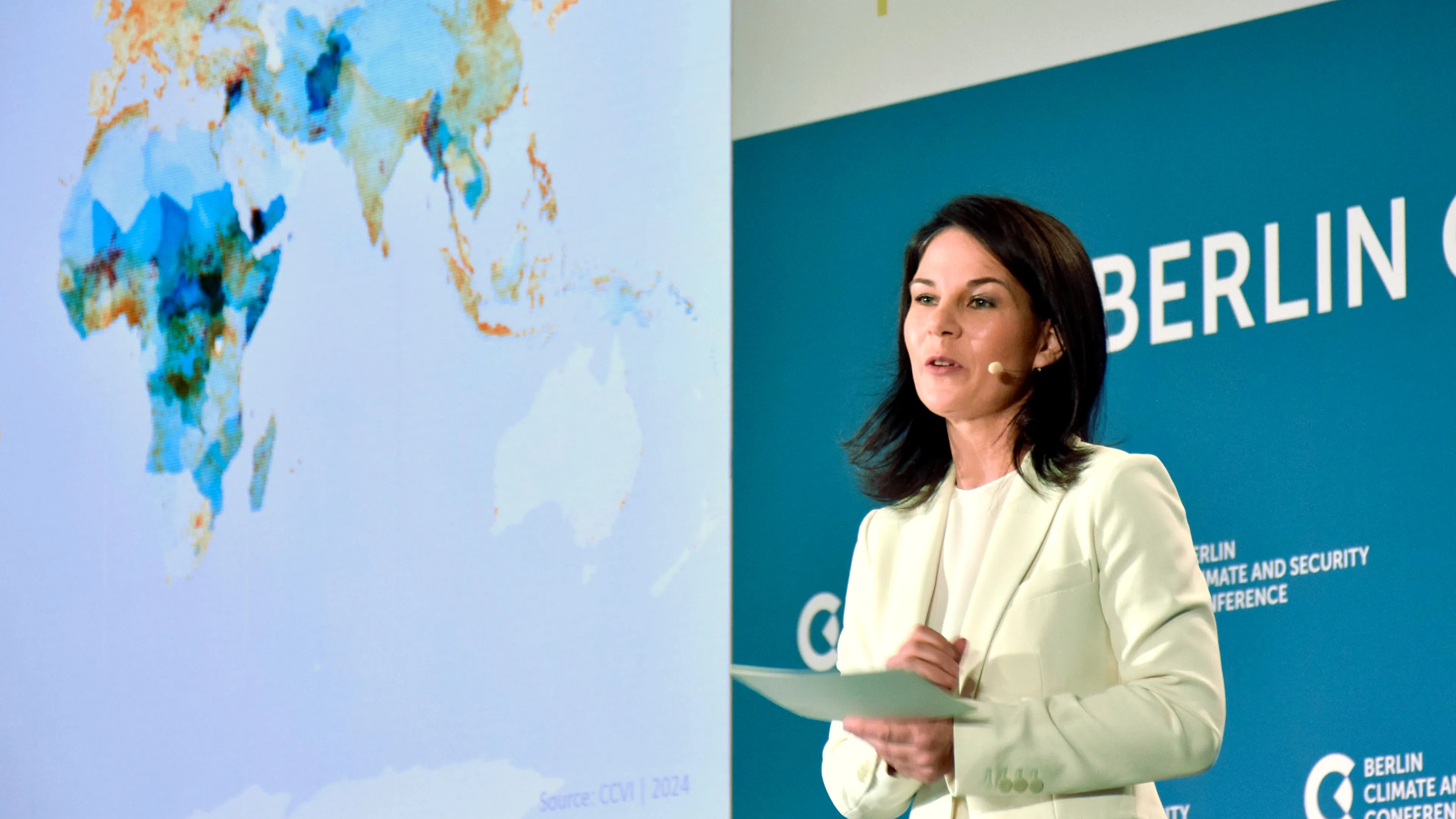 Bundesaußenministerin Annalena Baerbock präsentiert den CCVI